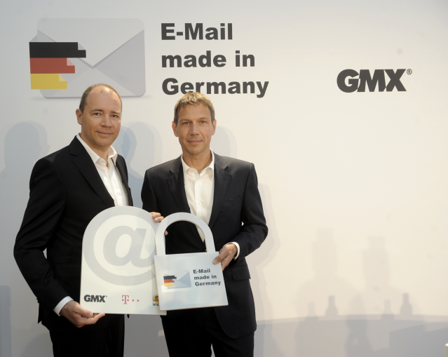 Ralph Dommermuth (United Internet / Web.de) und Telekom-Chef René Obermann präsentieren Email Made in Germany (Foto: Telekom).