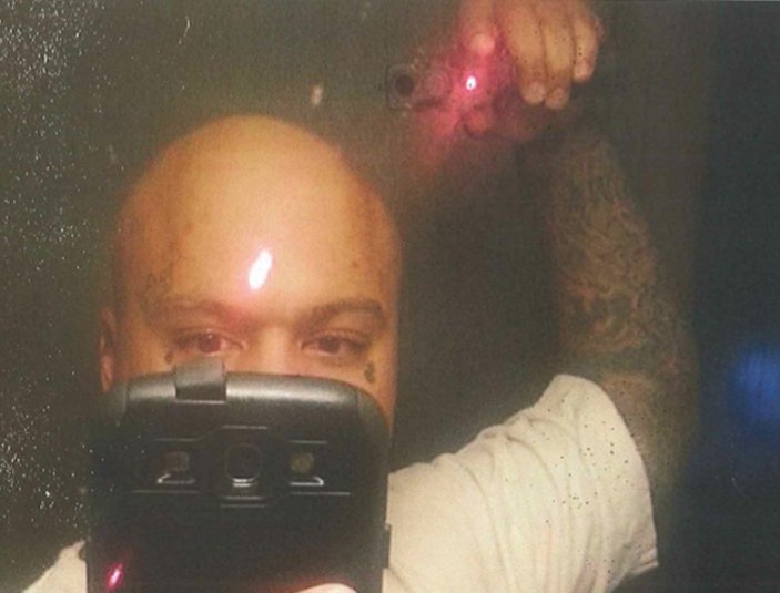 Dieses Selfie brachte 15 Jahre Knast. (Foto: Malik First Born Allah Farrad / Facebook)