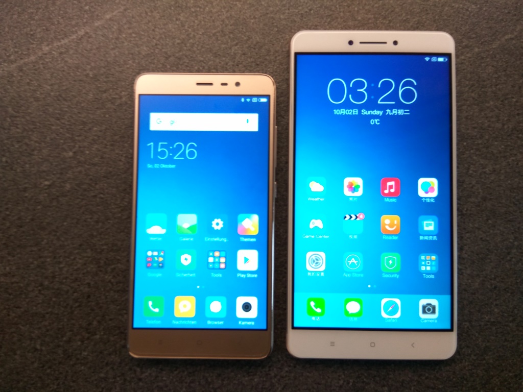 Links das beliebte Xiaomi Redmi Note 3 mit 5,5 Zoll Display, rechts das Mi Max mit 6,44 Zoll Display.