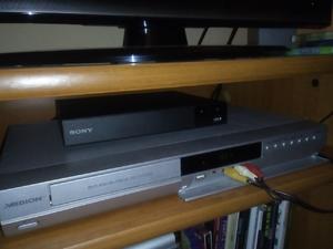 Elac Boxen an TV geht irgendwie nicht