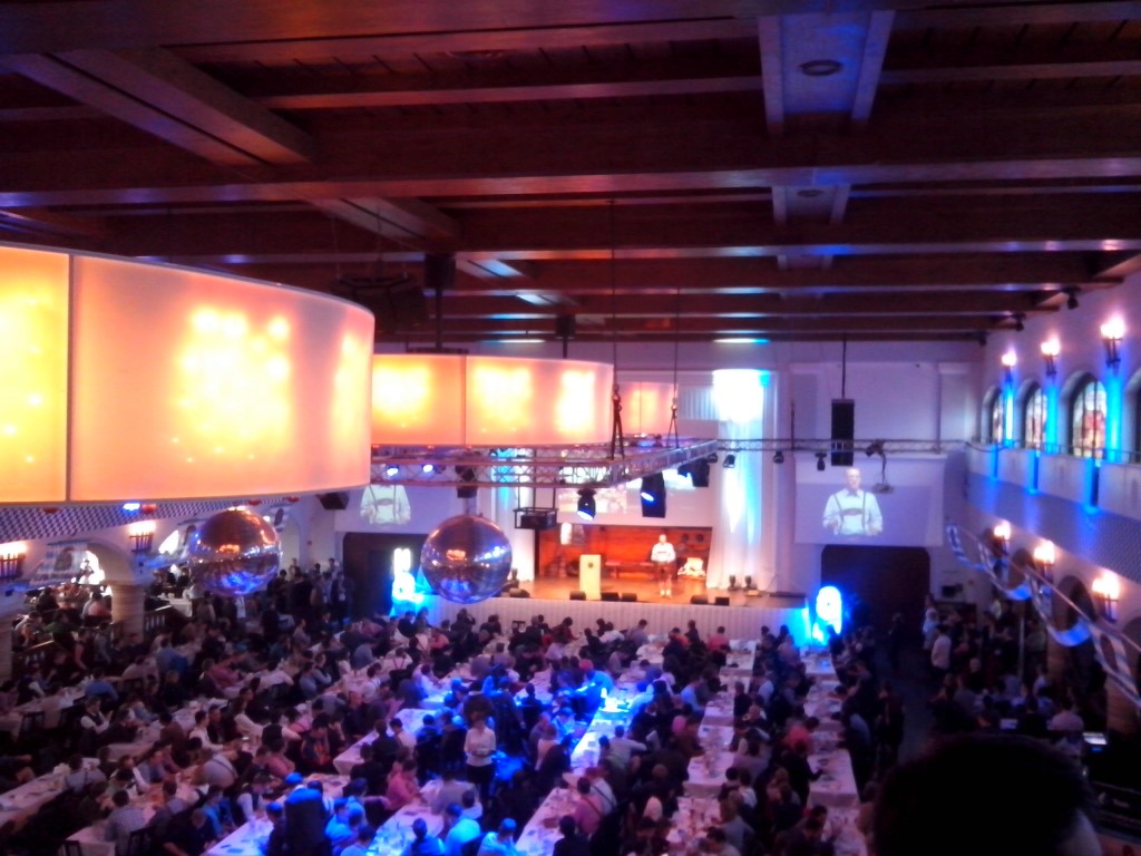Bits & Pretzels 2015 im überfüllten Löwenbräukeller in München. (Foto: mn)