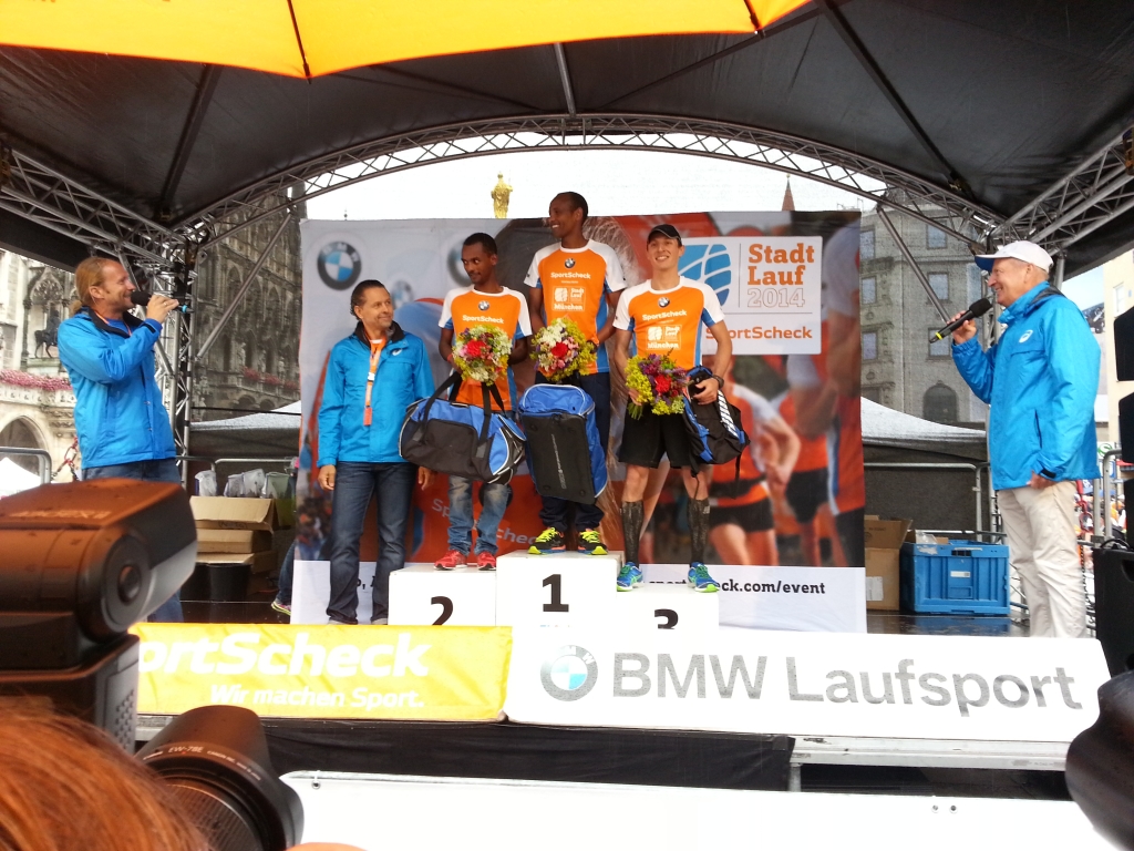 Siegerehrung auf dem Münchener Marienplatz. (Foto: cf)