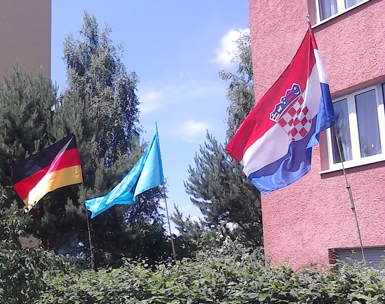 Internationale Fußballstimmung in Wohnsiedlung in München. (Foto: mn)