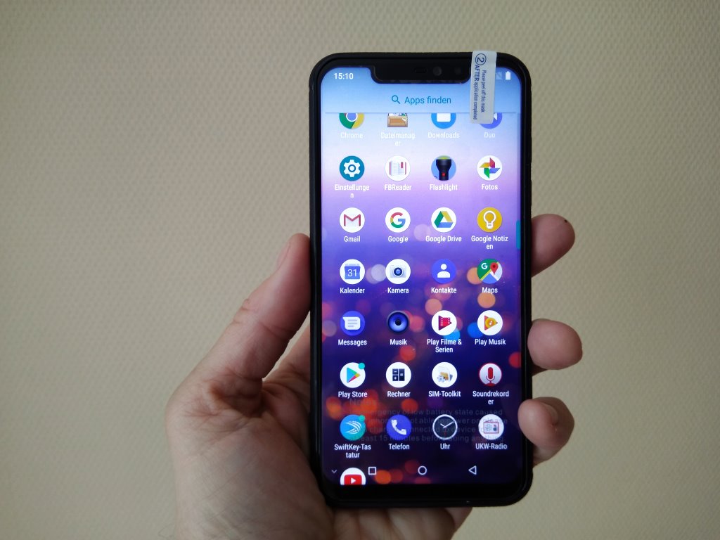 Das Umidigi Z2 liegt sehr gut in der Hand, auch mit aufgezogenem Schutzcover ist das Gerät sehr schlank – und ist greift sich dann besonderes sicher und rutschfest.
