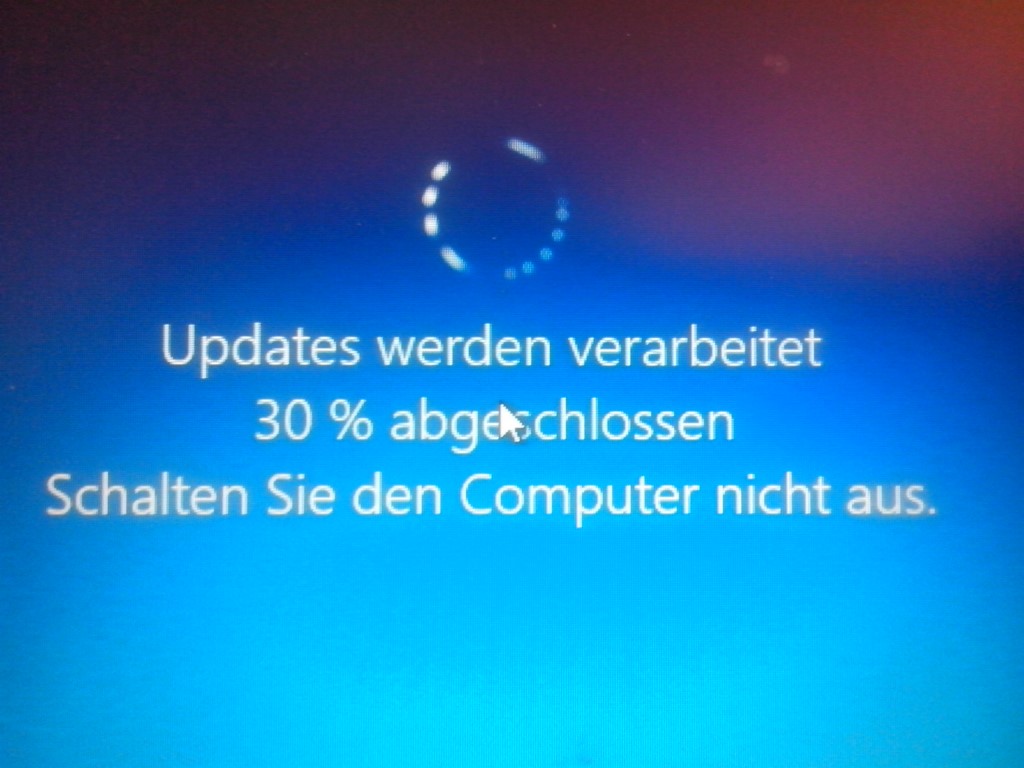 Lächerlich: zermürbende Neustarts nach Updates - Microsofts Vorstellung von "Produktivität".