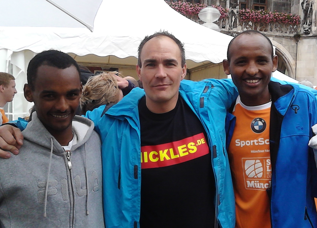 Addisu Tulu Wodajo, Claus Fiestelmann (Turbo Addisu Manager), Kedir Guji Burka. (Foto: mn)