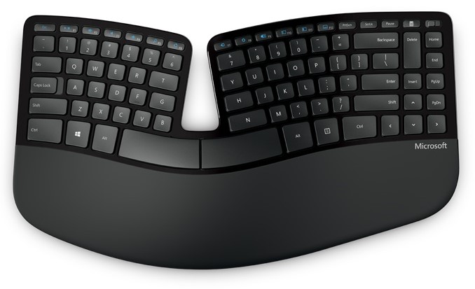 Das neue "Sculpt Ergonomic Desktop Set" besteht aus Tastatur, zusätzlichem separatem Ziffenblock und einer Maus. Preis: 130 Euro. (Foto: Microsoft)