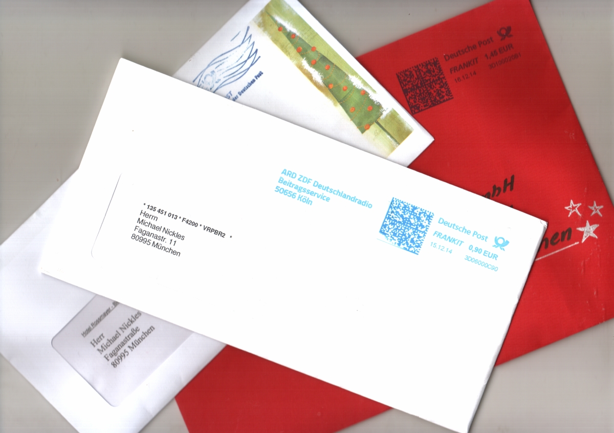 Der neue GEZ-Brief hat mich diesmal besonders erfreut, weil dem Umschlag bereits äußerlich anzusehen war, dass es sich endlich um etwas "Neues" handelt. Denn: der Bettelbrief-Scheiß hängt mir schon kilometerweit zum Hals raus.