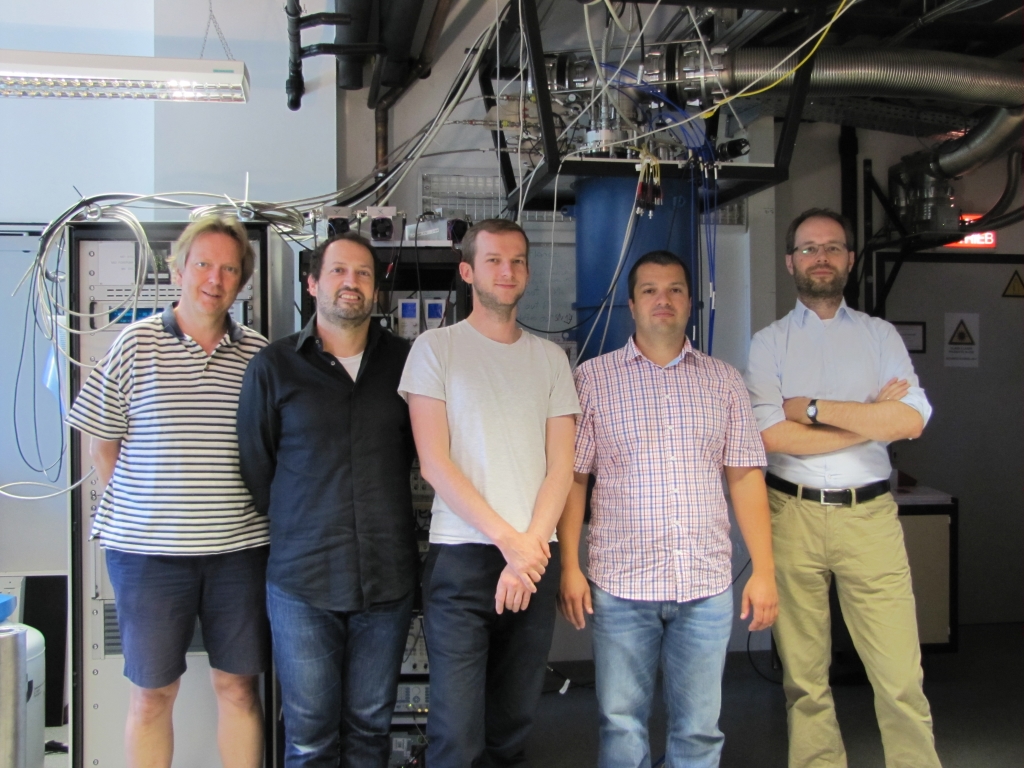 Das Team: Jörg Schmiedmayer, Johannes Majer, Stefan Putz, Dmitry Krimer und Stefan Rotter. (Foto: TU Wien)