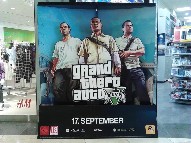 GTA wird bereits seit einiger Zeit mit großen Pappaufstellern angekündigt. (Foto: mn)