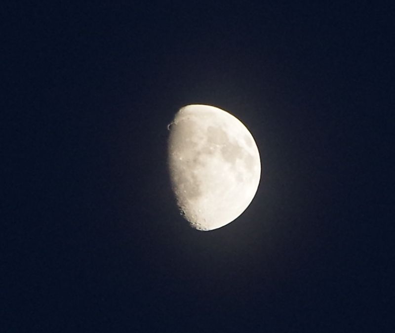 Kaum Kamera, schon Mond!